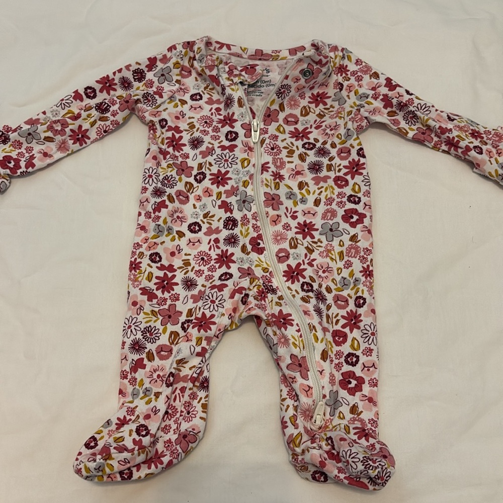 Newborn pajamas. Carter’s,Disney,Pause&Sleep - Picture 8 of 8